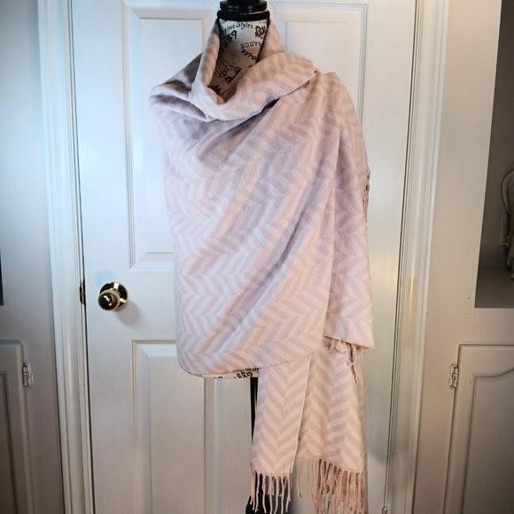 NWT Indigo Herringbone Wrap Shawl Scarf Soft Knit Pink Cream Women's OS - Picture 7 of 15